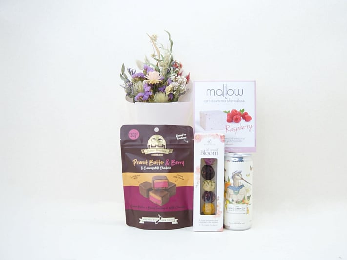 Floral Comfort gift box NZ — premium NZ-made gifts including Decobyd dried flowers, Better Tea blooming tea balls and Uncommon wine
