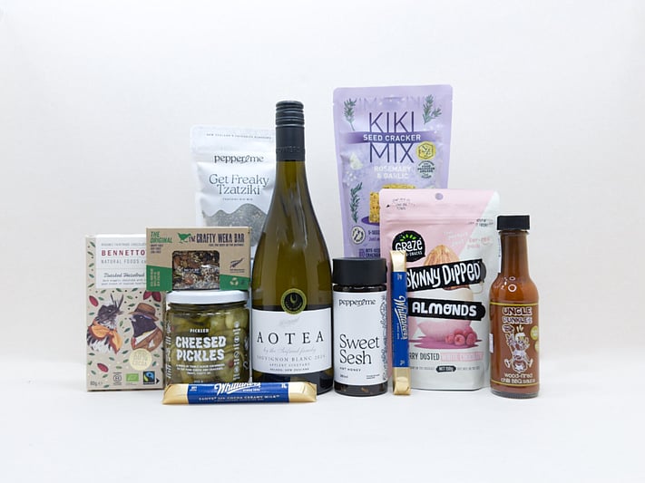 Food and Wine Hamper NZ — premium NZ-made hamper with Aotea wine, artisan crackers, chocolate, pickles and BBQ sauce