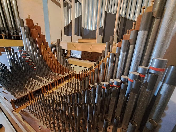 Rows of pipes inside the organ chamber