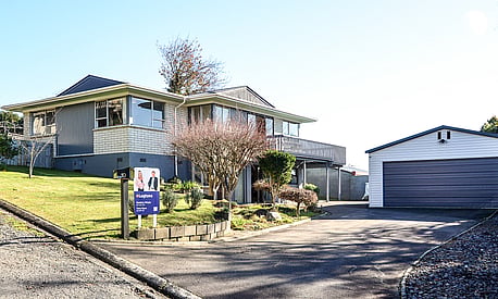 10 Hazelwood Avenue - DinsdaleBY NEGOTIATION