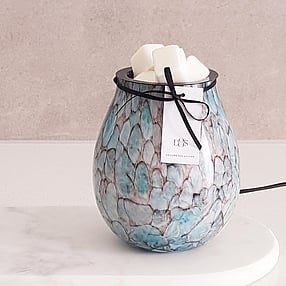 Glass wax warmer vessel holding melts
