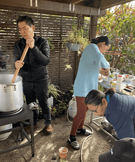 Image of Cambodian people making chicken curry in Hamilton