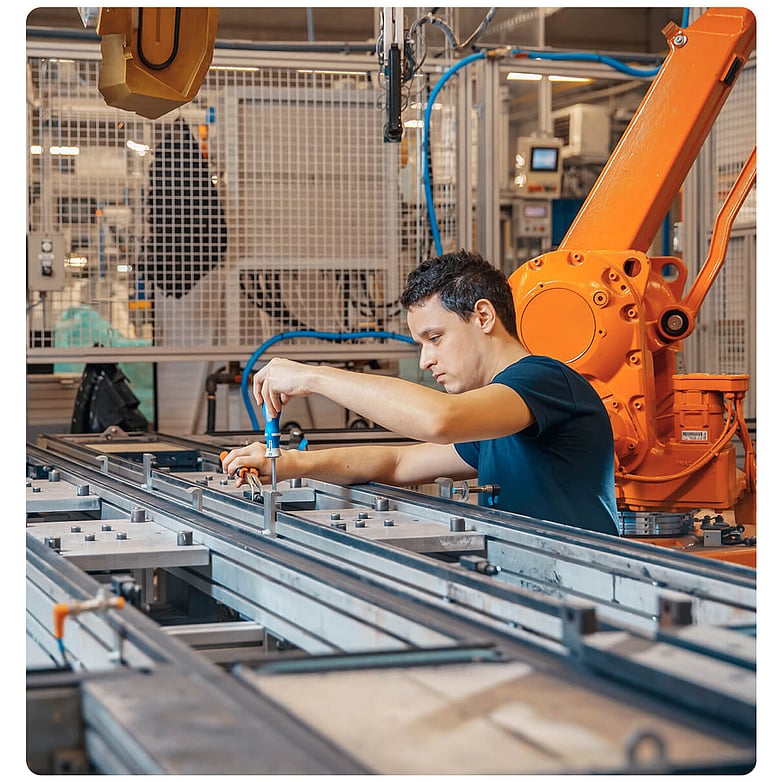 Robotic arm on an automated engineering production line