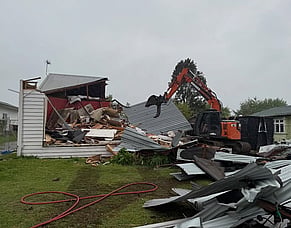 Making way in Morrinsville: a 1920s villa comes down carefully