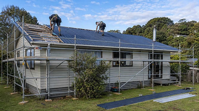rental house being reroofed ai