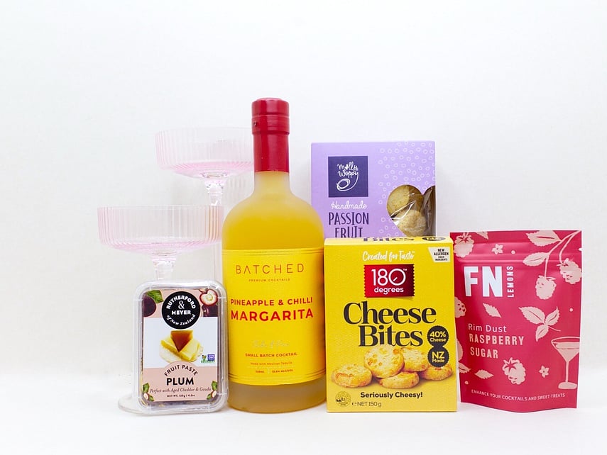 QUICK MARGARITA GIFT BOX - HOME LAB GLASSES, BATCHED COCKTAILS, FN LEMONS AND SNACKS DELIVERED NATIONWIDE