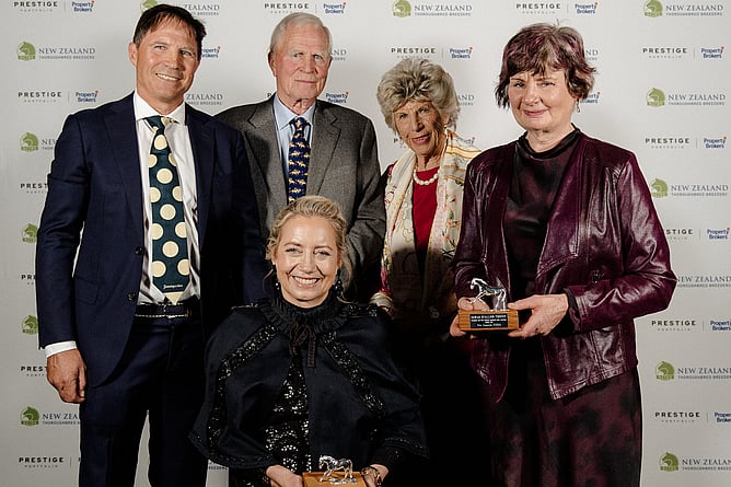 L-R Sam, Buzz, Susie & Catriona Williams (centre) and Helen Phinney. - Photo: Cornege Media