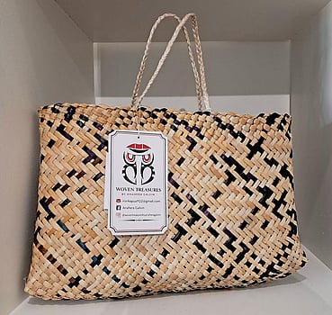 Handwoven harakeke bag by Woven Treasure