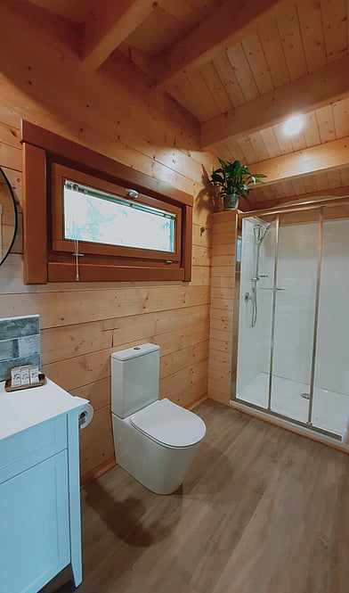 Private bathroom at Tawa Cove Cabins
