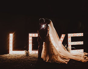 How to Choose and Manage Your Wedding Suppliers