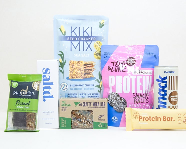 WELLNESS GIFTBOX - WITH KIKI SEED CRACKERS, SALTD MAGNESIUM SPRAY, PURE DELISH BAR, TOM & LUKE PROTEIN BALLS, SCHNACK DRINK AND NOTHING NAUGHTY PROTEIN BAR