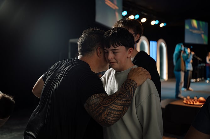Cleith with his whānau.