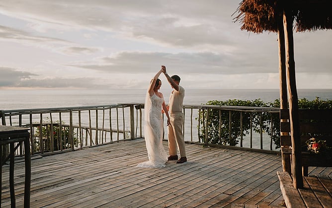 Couple enjoying a destination wedding in Fiji | Destination wedding planner NZ