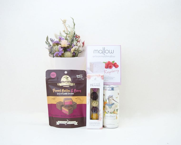 Floral Comfort gift box NZ — premium NZ-made gifts including Decobyd dried flowers, Better Tea blooming tea balls and Uncommon wine