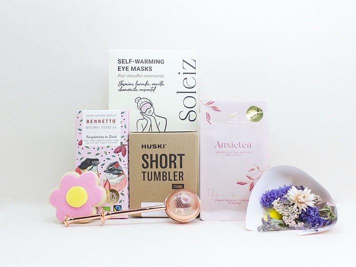 With Sympathy Gift Box with Deco by D dried flowers, Anxietea tea, Soleiz eye masks, Bennetto chocolate, and Molly Woppy cookies, thoughtfully presented as a comforting gift during difficult times.