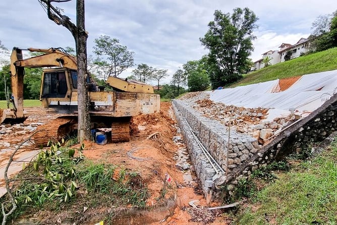 digger working on drainlaying