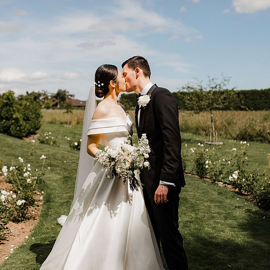 Cherry Blossom Round Entrance with Couple Kissing