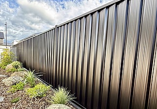 Black Aluminium fencing along the boudry of a Richmond property