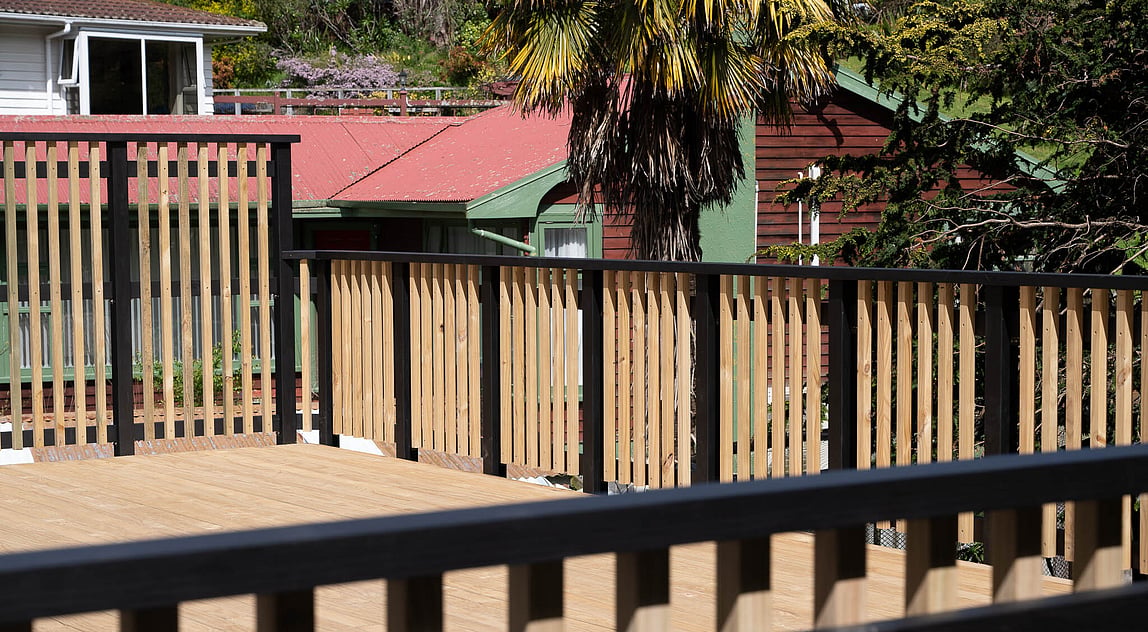 elevated deck in porirua tawa