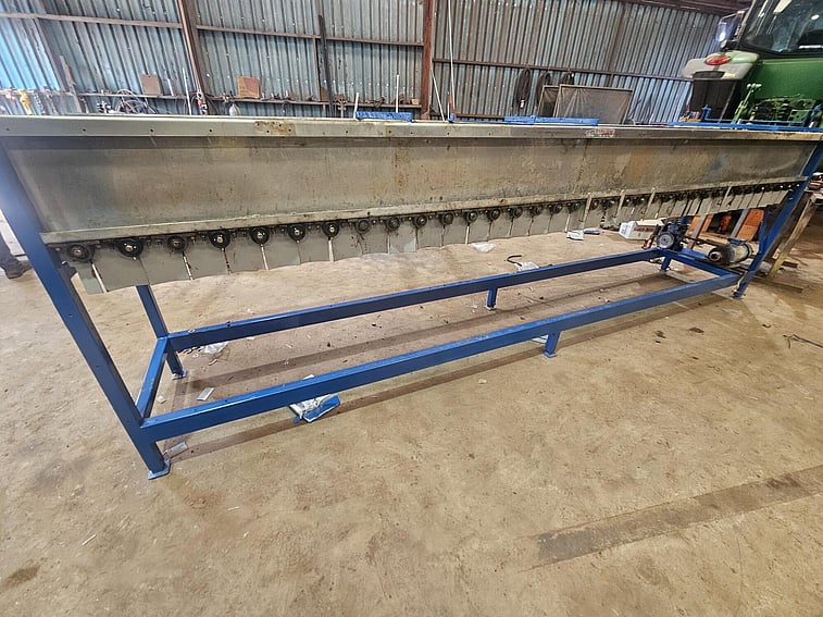 Fruit washing conveyor before the buffer cover was fitted