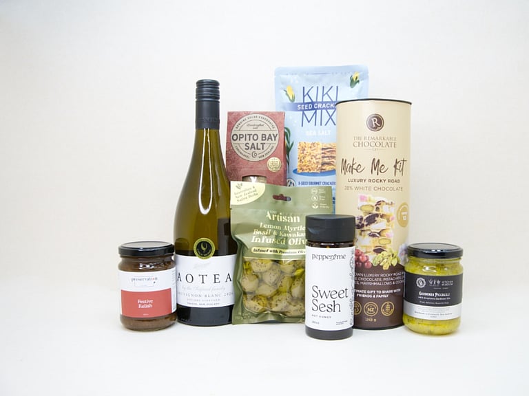 Food & Wine Hamper featuring Aotea Sauvignon Blanc, artisan olives with lemon myrtle and kawakawa, Kiki Seed Crackers, The Kitchen Window Piccalilli, Preservation Festive Chutney, Pepper & Me Hot Honey, Opito Bay Chilli Salt, and a Remarkables Rocky Road Kit, thoughtfully curated for entertaining, grazing, and gourmet gifting.