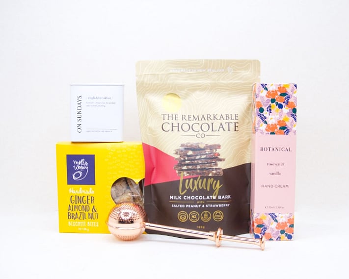 The Tea Break gift box with loose-leaf tea, Better Tea Diffuser, hand cream, biscotti and strawberry brittle