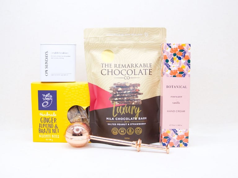 The Tea Break gift box with loose-leaf tea, Better Tea Diffuser, hand cream, biscotti and strawberry brittle