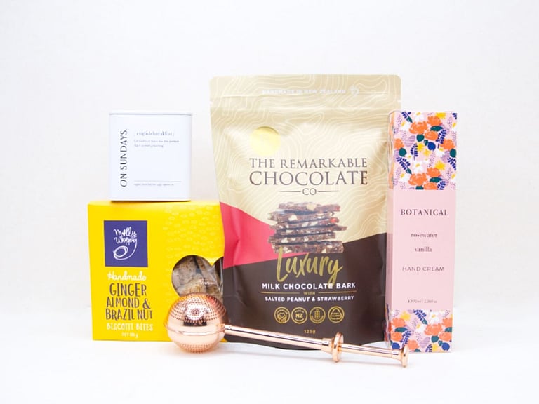 The Tea Break gift box with loose-leaf tea, Better Tea Diffuser, hand cream, biscotti and strawberry brittle