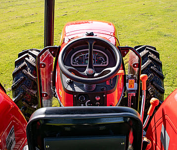 MF 3700 Series Tractor steering wheel