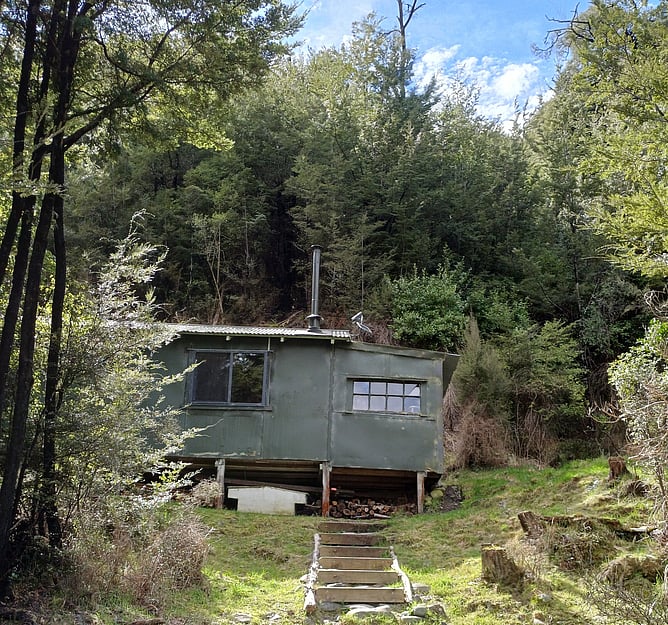 Walker's Hut in the Waimakariri River Canyon.