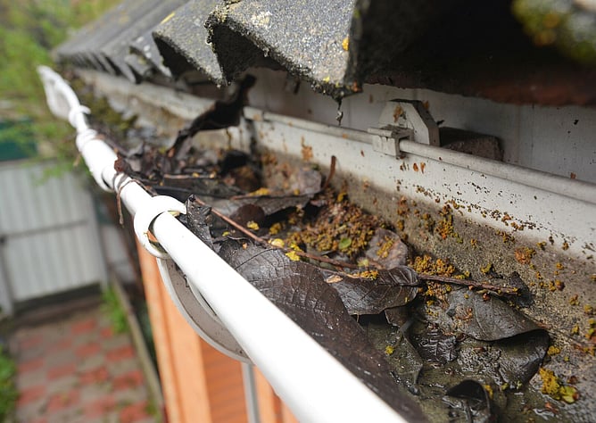 sagging broken guttering in need of replacement