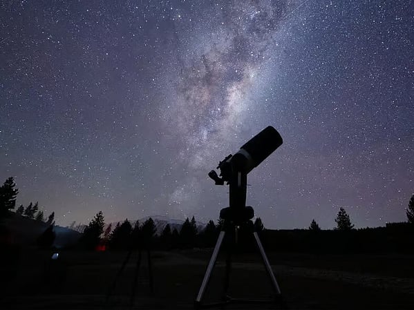 Guided stargazing through a telescope on Mt John
