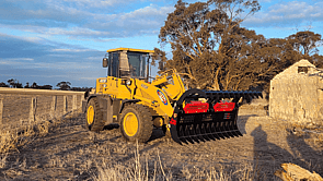 Power Claw attachment for farm tractors
